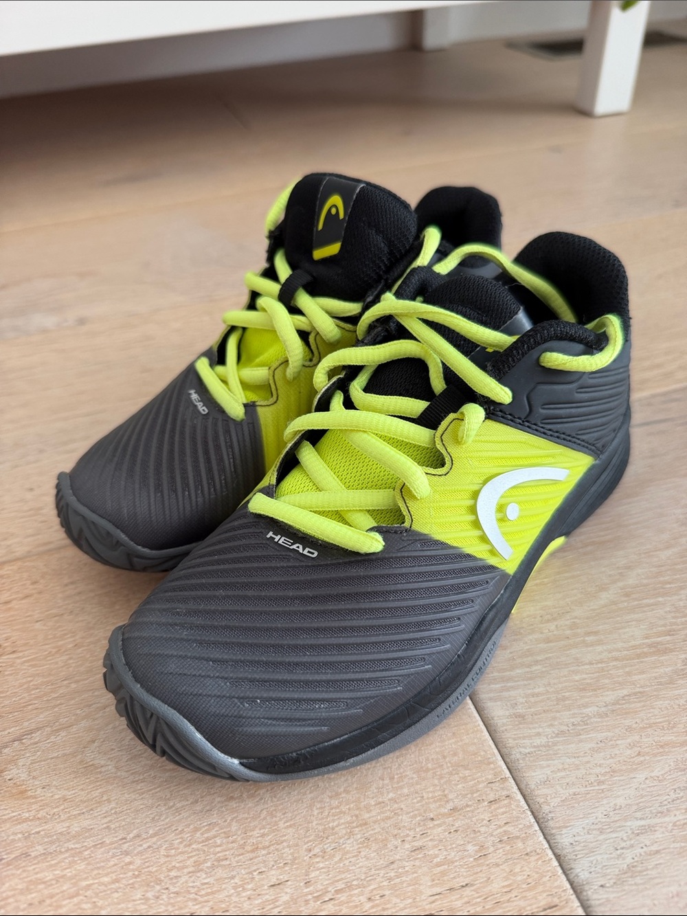 Head Kids Sneakers in Black and Neon Yellow size 2.5